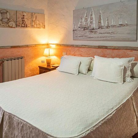 Sa Domu Sarda Suites - Bed & Breakfast Porto Columbu - Perd'E Sali Экстерьер фото